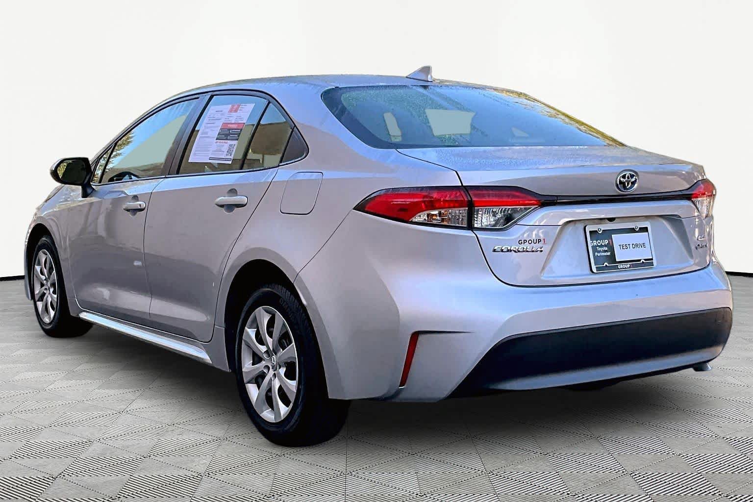 Used 2025 Toyota Corolla LE FWD image 12