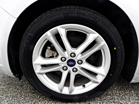 Used 2018 Ford Fusion SE image 18