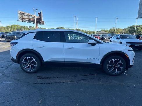 Used 2026 Chevrolet Equinox EV LT w/ Comfort Package AWD/4WD image 11