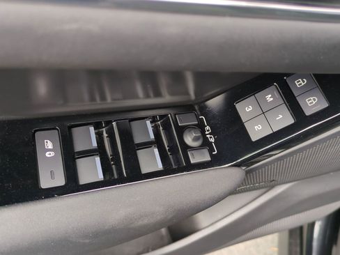 Used 2024 Land Rover Range Rover Velar Dynamic SE image 12