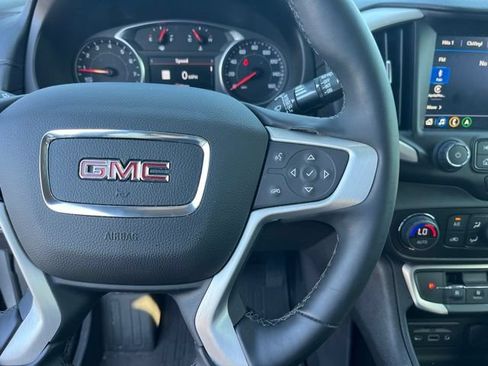Used 2024 GMC Terrain SLT w/ Infotainment Package II FWD image 16