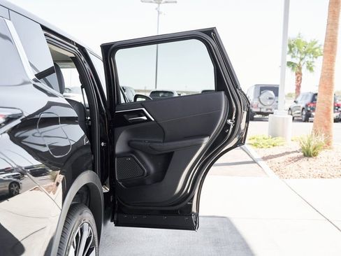 New 2026 Mitsubishi Outlander SE FWD image 12