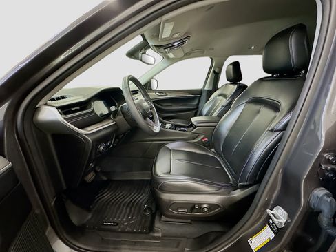 Used 2023 Jeep Grand Cherokee L Limited AWD/4WD image 13