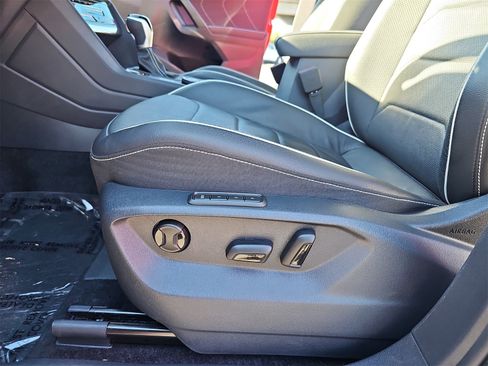 Certified 2024 Volkswagen Tiguan SEL R-Line image 30