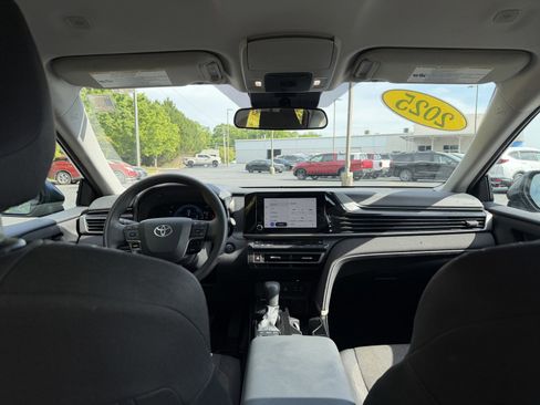 Used 2025 Toyota Camry LE image 19