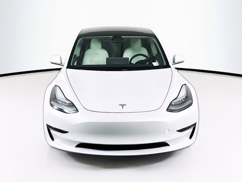 Used 2020 Tesla Model 3 Standard Range RWD image 2