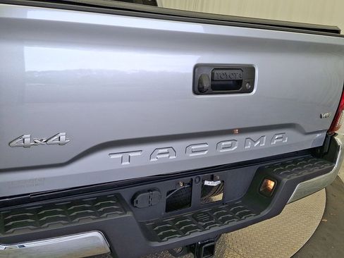 Certified 2023 Toyota Tacoma SR5 AWD/4WD image 23