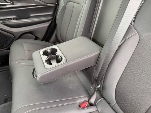 Used 2023 Jeep Grand Cherokee Laredo AWD/4WD image 20