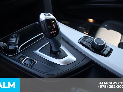 Used 2018 BMW 320i Sedan image 30