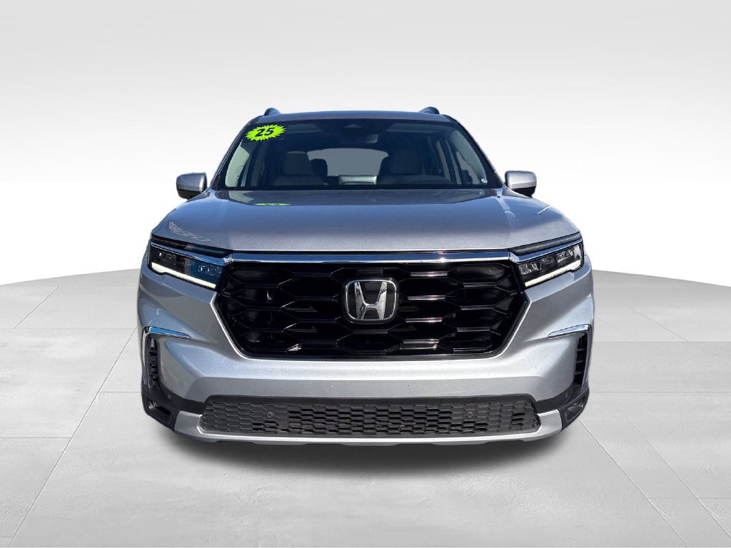 Used 2025 Honda Pilot Touring image 9