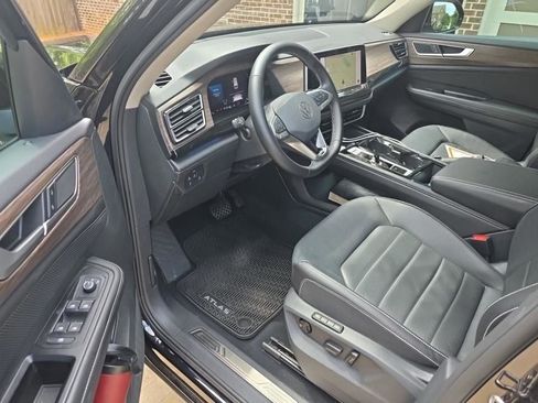 Used 2025 Volkswagen Atlas SEL AWD/4WD image 11