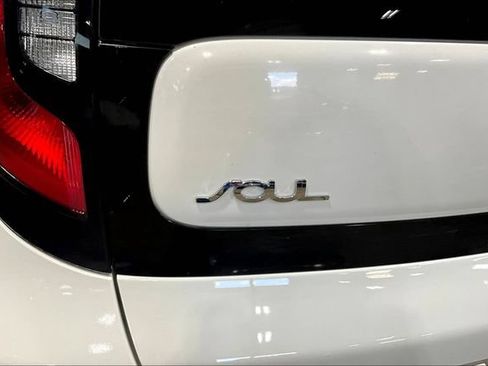 Used 2018 Kia Soul FWD image 21