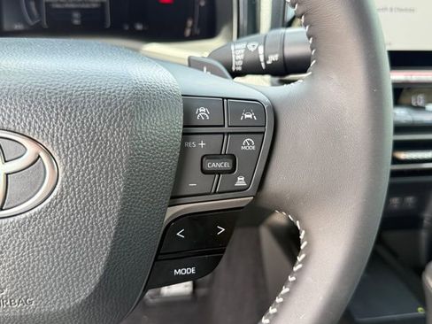 Used 2026 Toyota Camry SE w/ Multimedia Upgrade Package FWD image 14