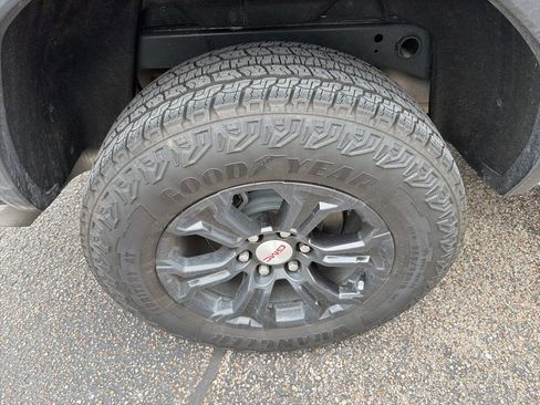 Used 2024 GMC Canyon Elevation w/ Convenience Package RWD image 9