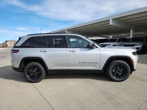 New 2026 Jeep Grand Cherokee Altitude AWD/4WD image 2