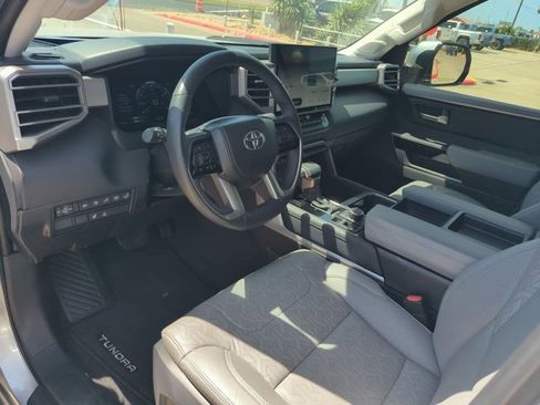 Used 2024 Toyota Tundra Limited AWD/4WD image 8