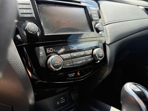 Used 2020 Nissan Rogue SV FWD image 29