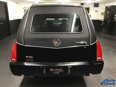 Used 2011 Cadillac DTS Base image 9