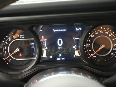 Used 2024 Jeep Wrangler Unlimited Sahara w/ Technology Group AWD/4WD image 23