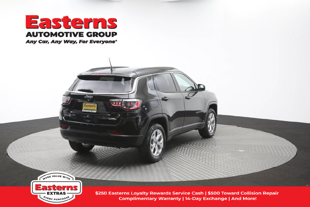 Used 2025 Jeep Compass Latitude w/ Sun & Sound Group AWD/4WD image 44