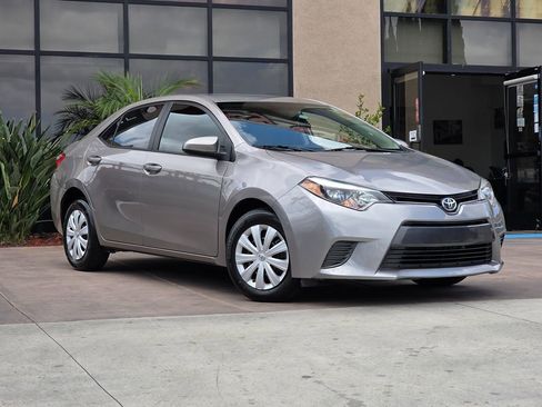 Used 2016 Toyota Corolla LE FWD image 3
