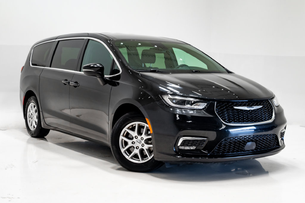Used 2023 Chrysler Pacifica Touring FWD image 8