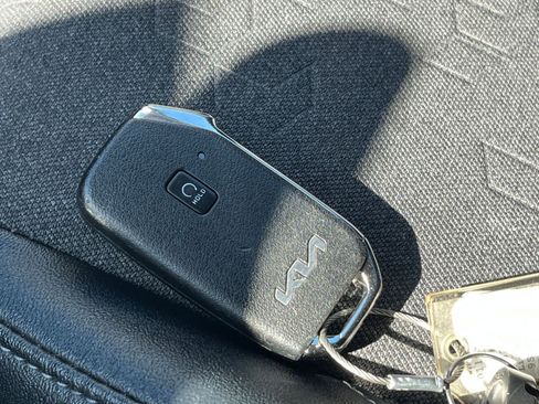 Used 2025 Kia Seltos S image 27