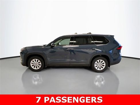 Used 2024 Toyota Grand Highlander XLE image 3