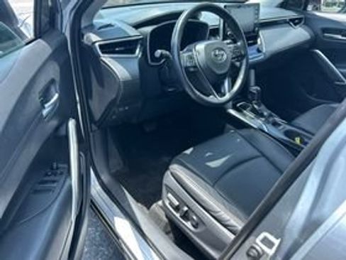 Used 2022 Toyota Corolla Cross XLE w/ Convenience Package AWD/4WD image 14