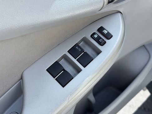 Used 2013 Toyota Corolla LE FWD image 9