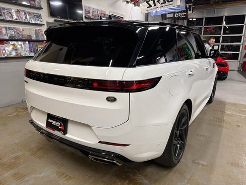 Used 2023 Land Rover Range Rover Sport SE Dynamic image 7