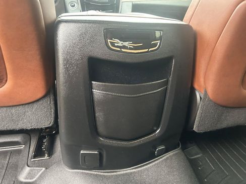 Used 2016 Cadillac Escalade Luxury AWD/4WD image 34