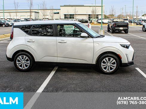 Used 2025 Kia Soul LX FWD image 9
