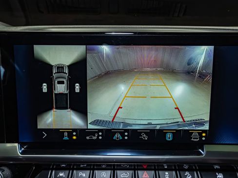 Used 2022 Chevrolet Silverado 1500 LT Trail Boss w/ LT Trail Boss Premium Package image 18