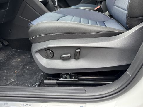 New 2025 Volkswagen Taos SEL image 14