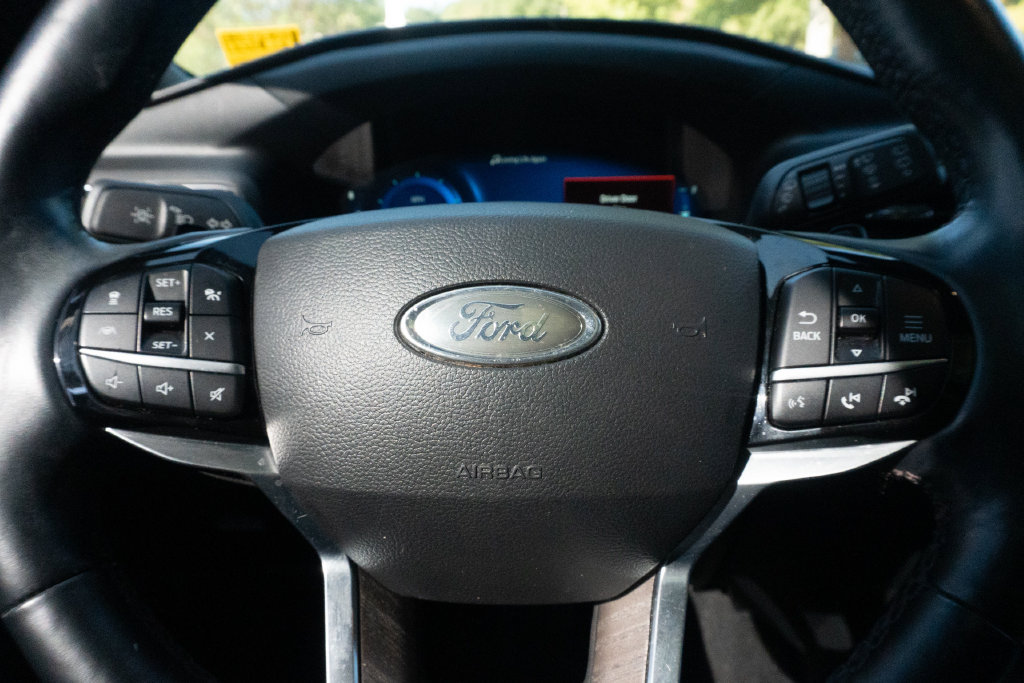 Used 2021 Ford Explorer Platinum w/ Premium Technology Package RWD image 24