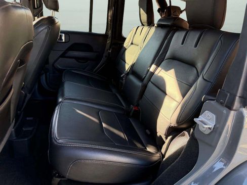 Used 2021 Jeep Wrangler Unlimited Sahara image 40