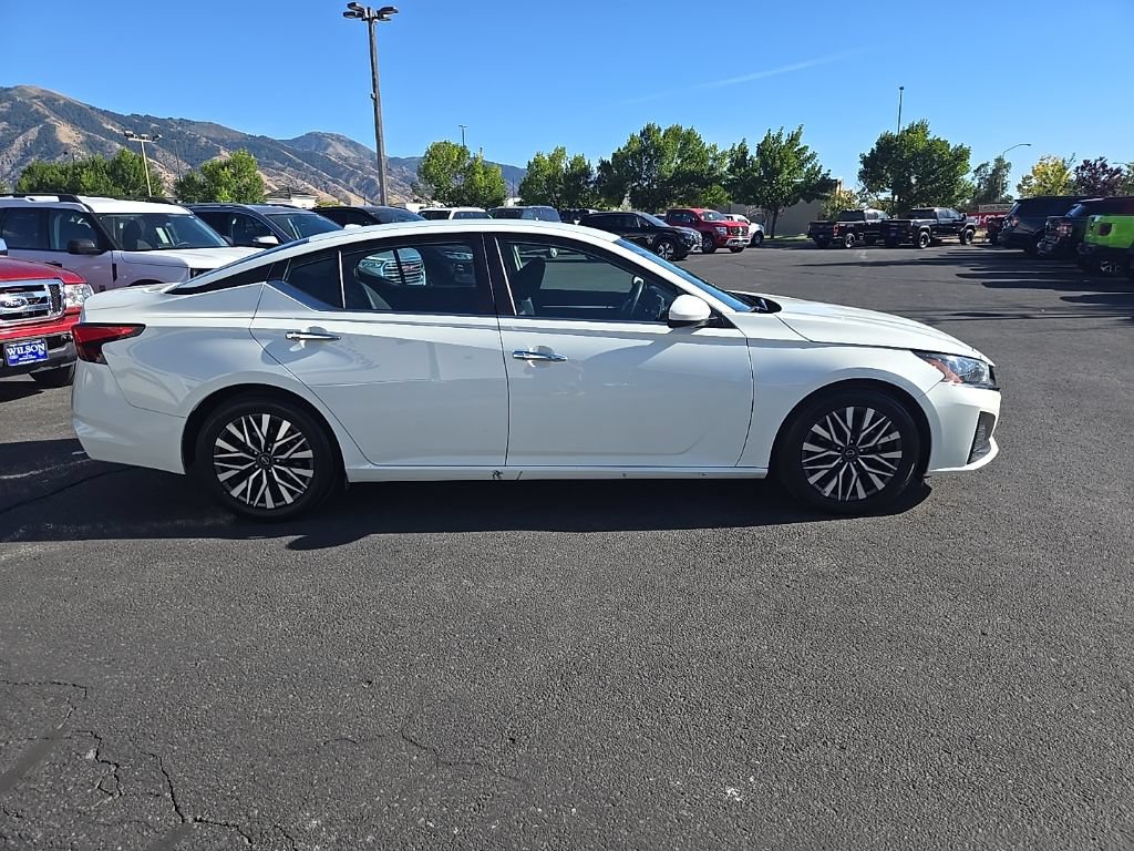 Used 2023 Nissan Altima 2.5 SV FWD image 4