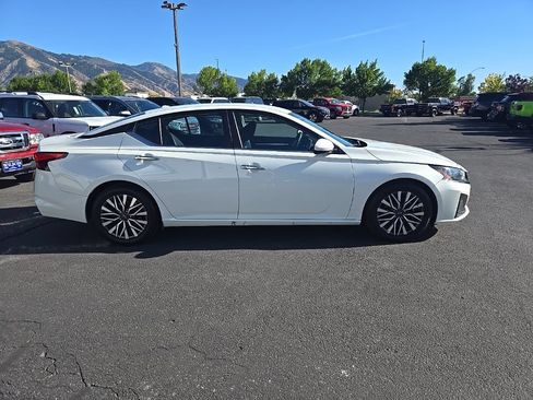 Used 2023 Nissan Altima 2.5 SV FWD image 4