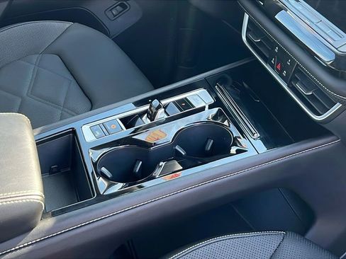 Certified 2025 Volkswagen Atlas SE w/ Panoramic Sunroof Package image 10