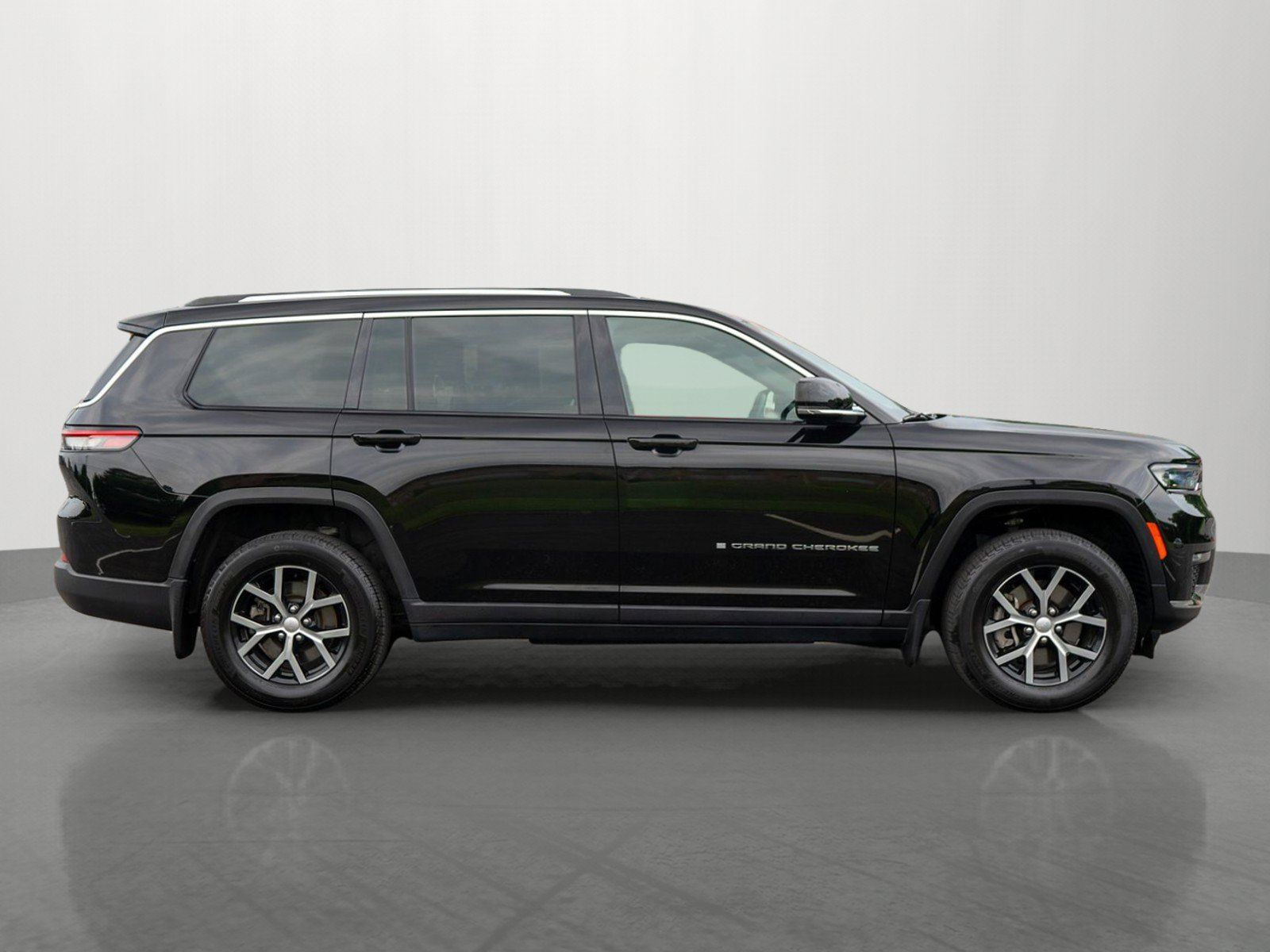 Used 2023 Jeep Grand Cherokee L Limited w/ Trailer Tow Group (B) AWD/4WD image 8