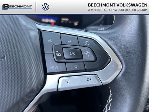 Used 2023 Volkswagen Taos SE w/ Panoramic Sunroof Package AWD/4WD image 18