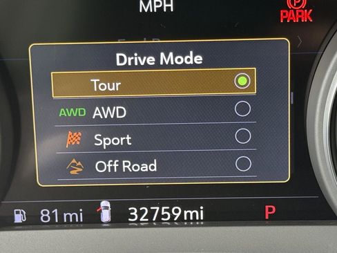 Used 2023 Cadillac XT4 Premium Luxury w/ Technology Package AWD/4WD image 18
