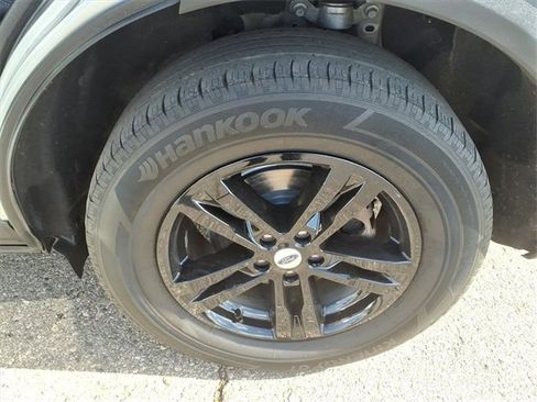 Used 2022 Ford Explorer XLT w/ Equipment Group 202A image 16