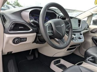 Used 2023 Chrysler Pacifica Touring-L FWD video 2