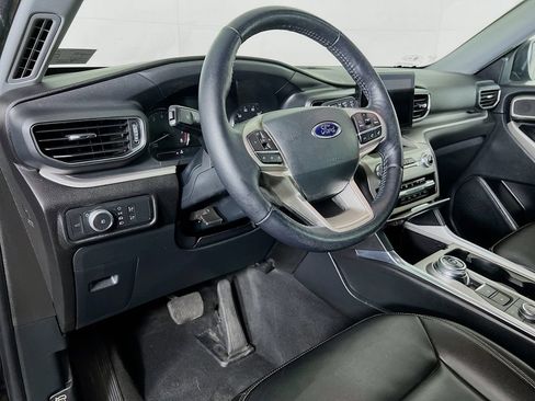 Certified 2022 Ford Explorer XLT w/ Equipment Group 202A AWD/4WD image 9