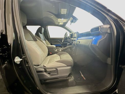 Used 2025 Toyota Tacoma TRD Off-Road image 31