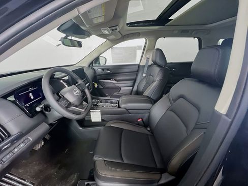 New 2026 Nissan Pathfinder SL image 18