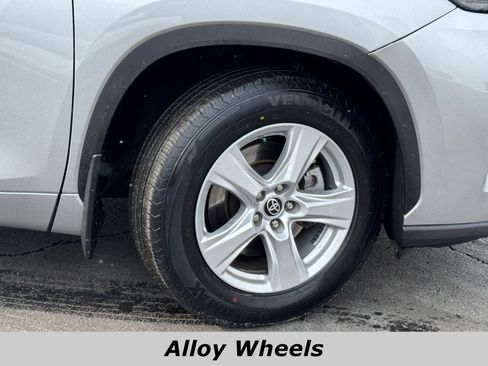 Used 2023 Toyota Highlander L image 14