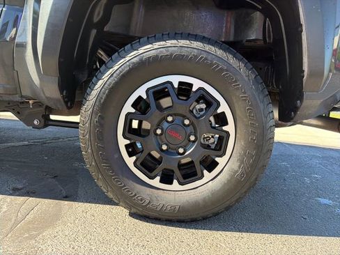Used 2025 Toyota Tacoma TRD Off-Road AWD/4WD image 33